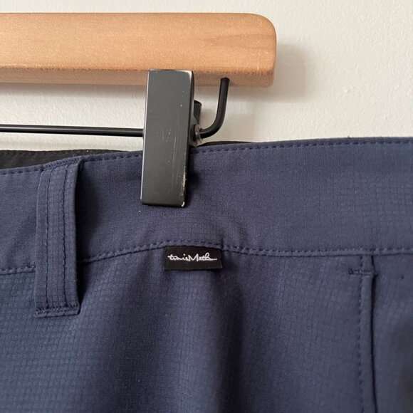 Travis Mathew Wanderlust 9" Blue Flat Front Golf Shorts Men's Size 38 - Picture 4 of 7